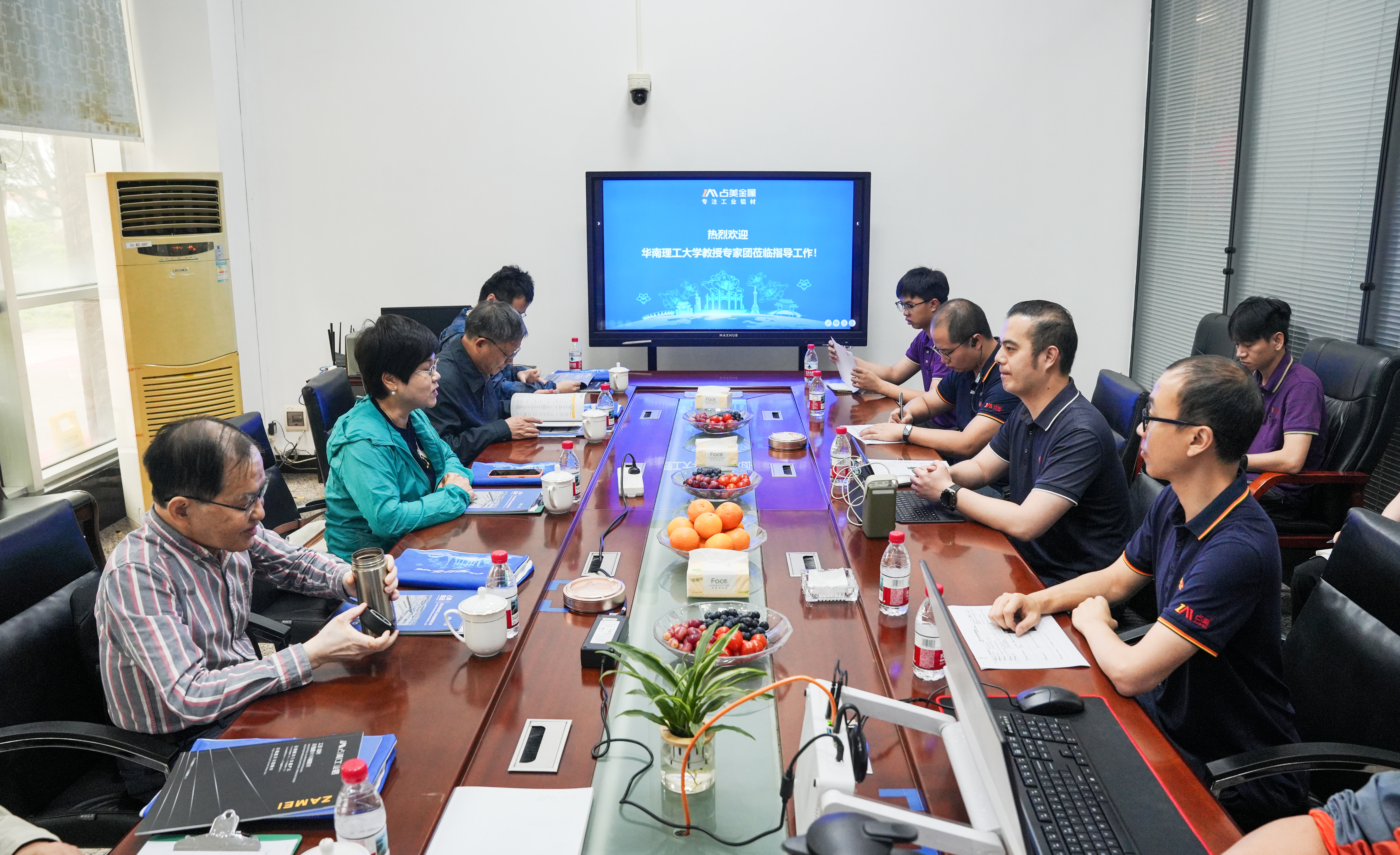 華南理工大學(xué)教授蒞臨占美公司調(diào)研指導(dǎo)生產(chǎn)智能化改造工作